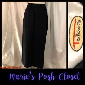 Long Black Knitted Maxi-Skirt